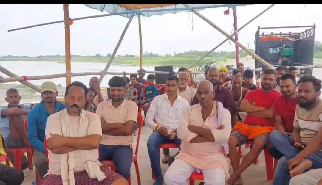 मुंगरार गांव में नशामुक्ति अभियान के तहत जागरूकता कार्यक्रम