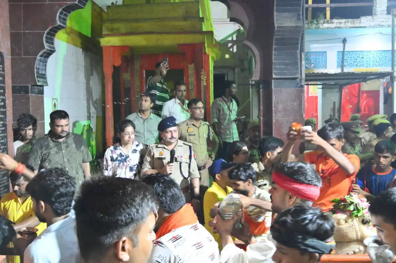 हर-हर महादेव के जयघोष से गूंजा लोधेश्वर धाम,सावन के पहले सोमवार पर उमड़ा आस्था का महासैलाब
