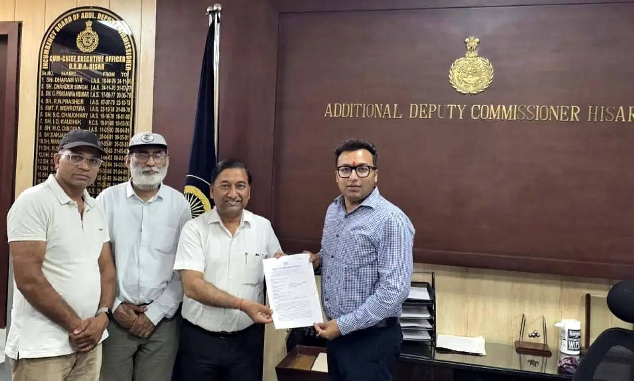 हिसार : एमआरपी के मनमाने निर्धारण के विरोध में अखिल भारतीय ग्राहक पंचायत ने किया प्रदर्शन