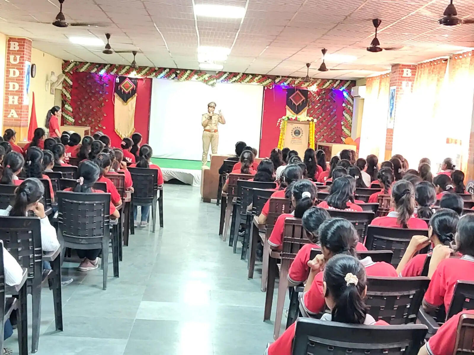 मिशन शक्ति के तहत छात्राओं को महिला सुरक्षा और अधिकारों के प्रति किया जागरूक