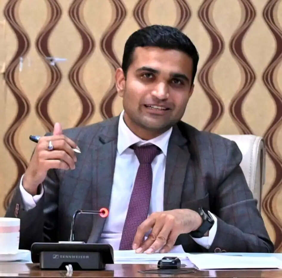 हिसार : दक्षिण हरियाणा बिजली वितरण निगम में नए तीन सर्कल, 24 डिवीजन व 78 सब-डिवीजन बनाए जाएंगे : विक्रम सिंह