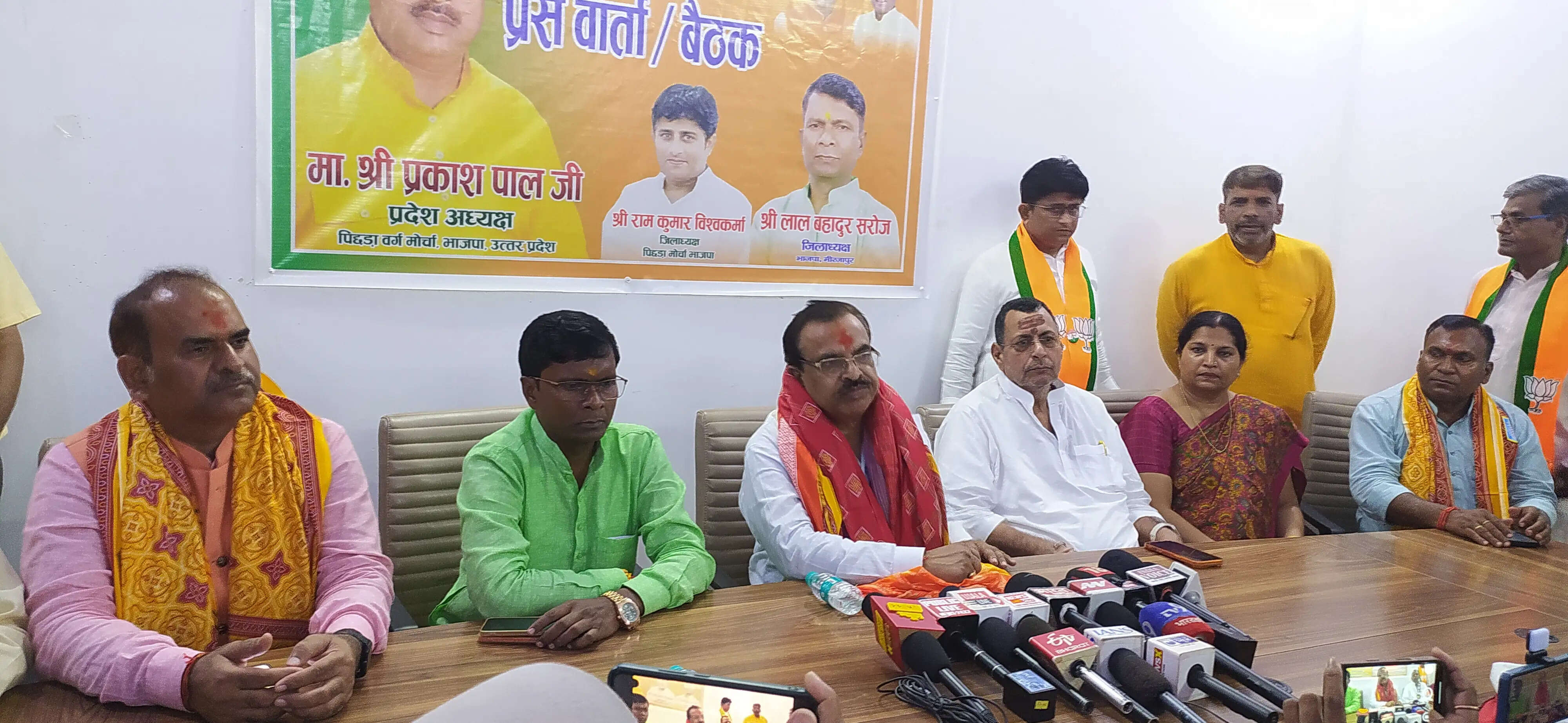 राहुल गांधी अपनी पहचान, पारिवारिक पृष्ठभूमि और विदेश यात्राओं पर दें जवाब : प्रकाश पाल