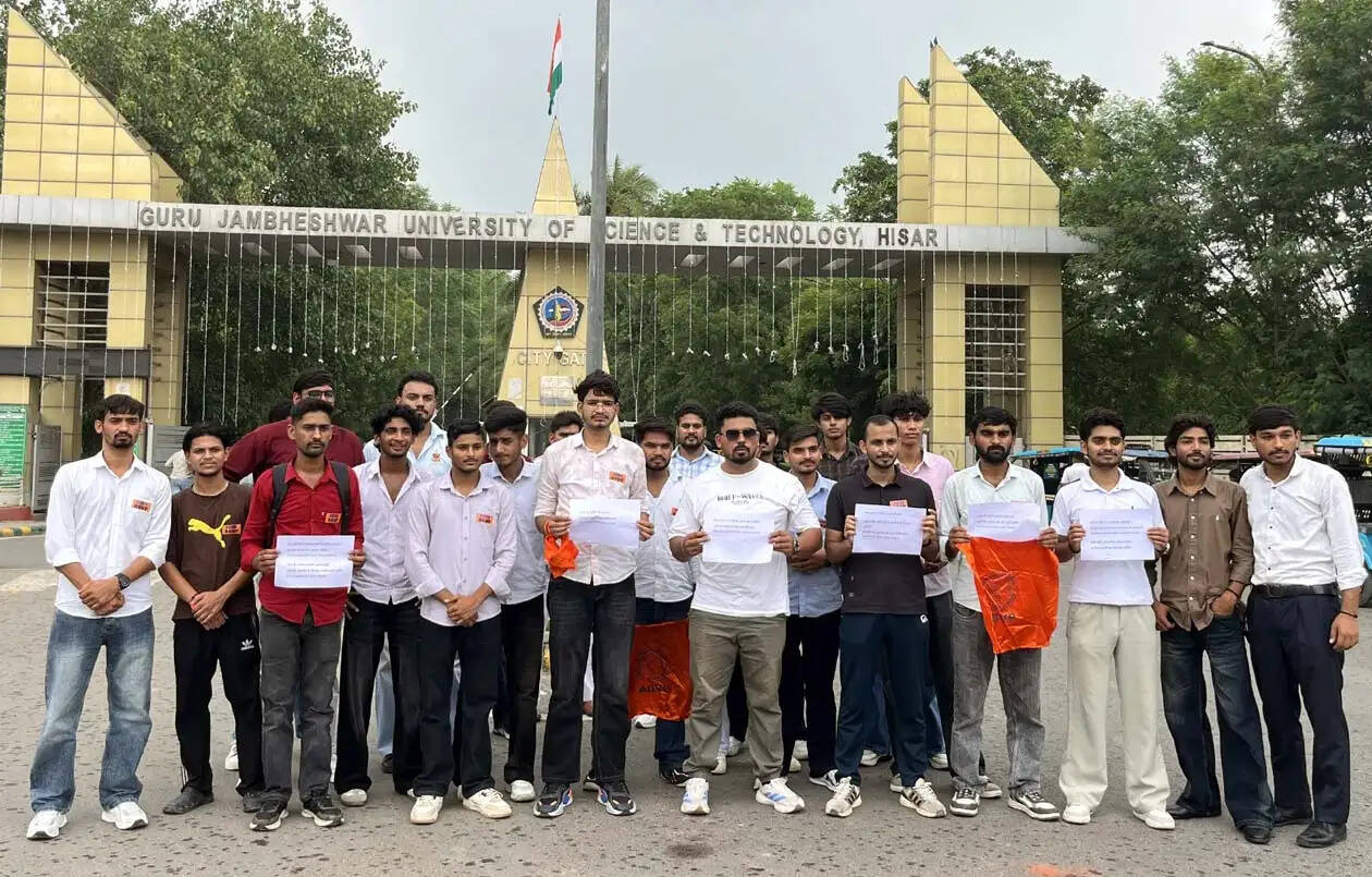 हिसार : लाठीचार्ज से विद्यार्थियों की आवाज नहीं दबेगी, सरकार को जवाब देना होगा : कमलदीप अत्री