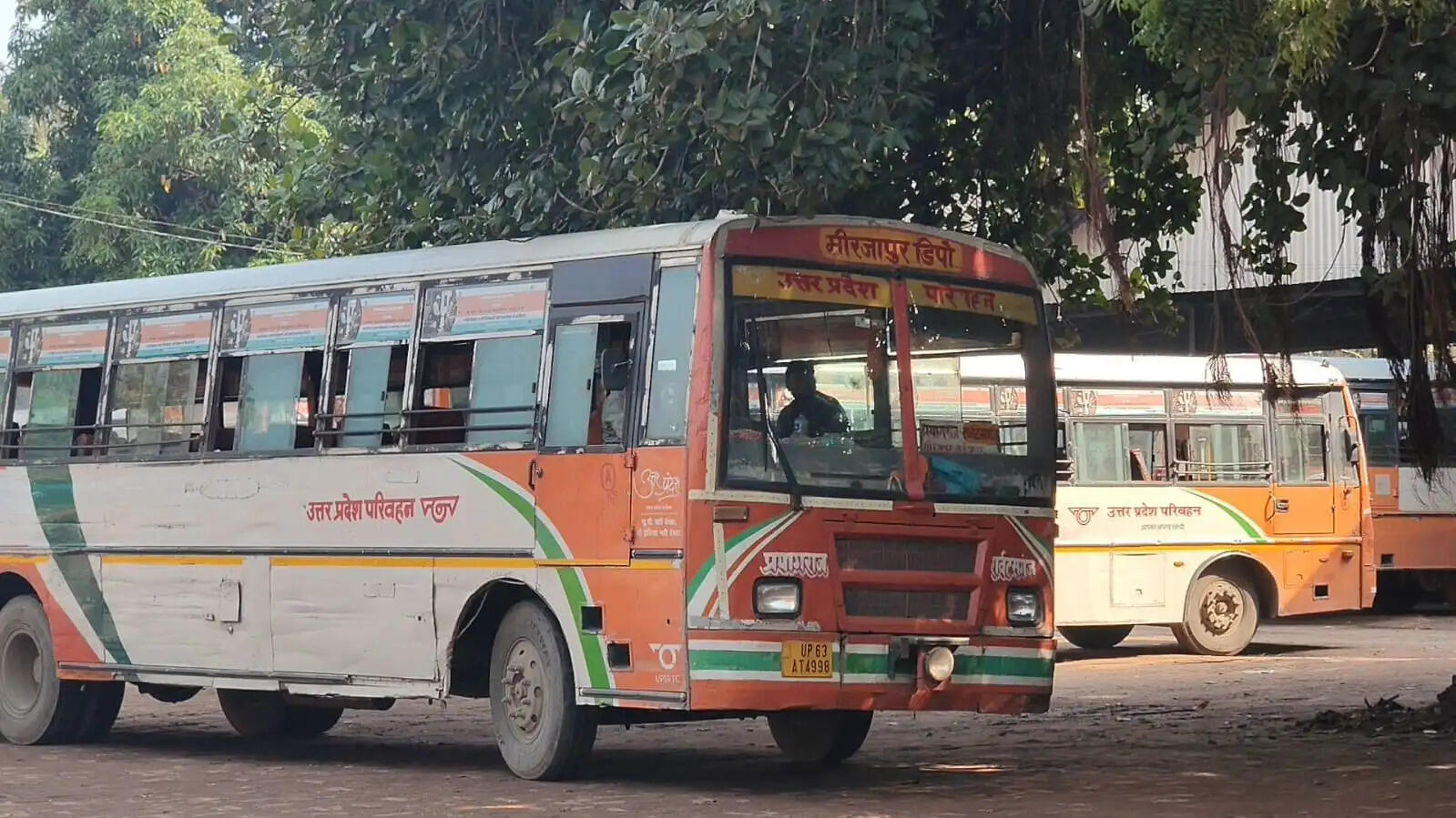 मीरजापुर से दिल्ली की दो बसें स्वीकृत, एक का संचालन शुरू