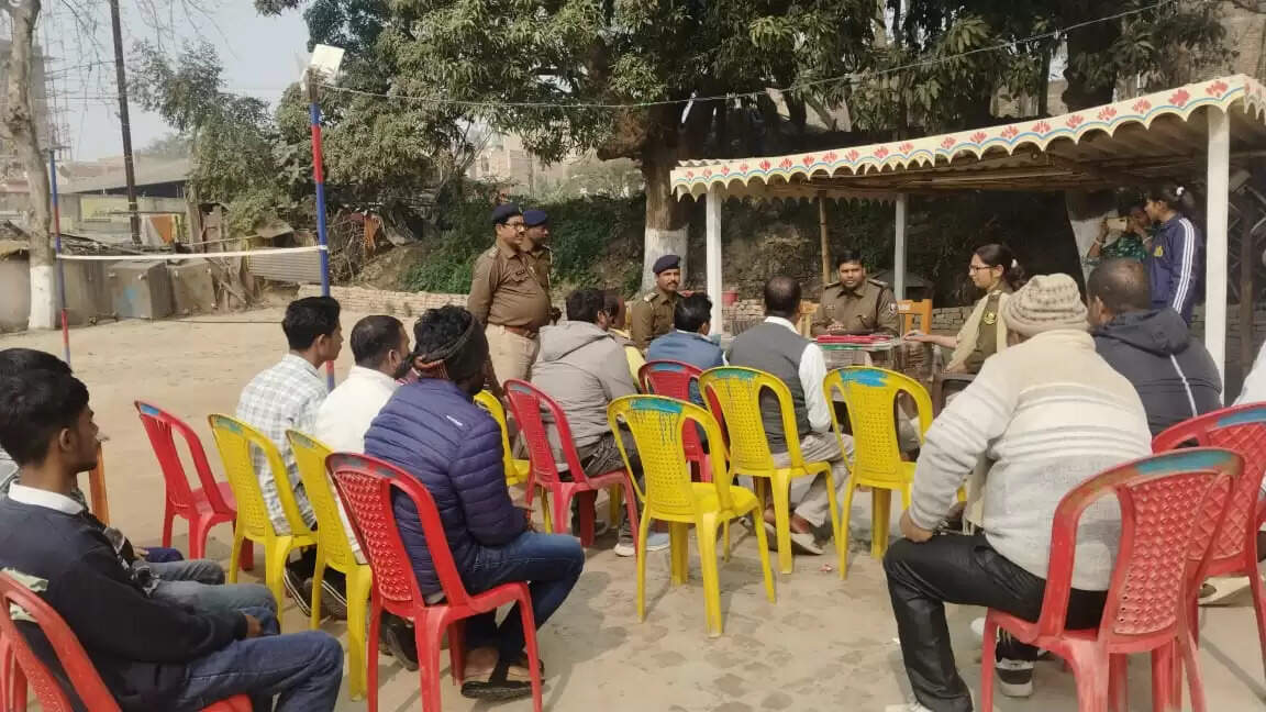 वरीय पुलिस अधीक्षक ने किया शांति समिति के सदस्यों के साथ जनसंवाद