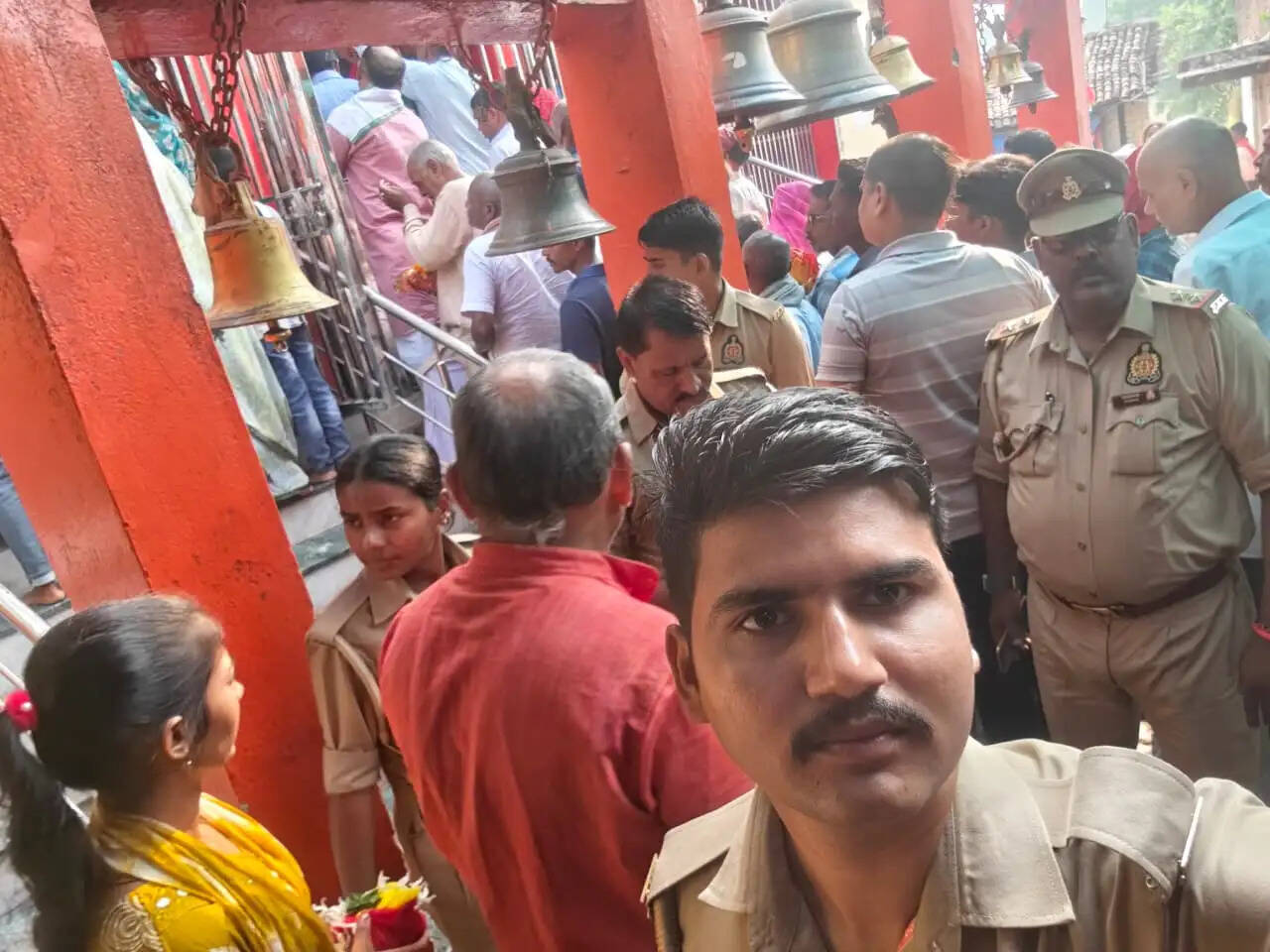 षष्ठी पर गड़बड़ा धाम में उमड़ा श्रद्धा का सैलाब, 50 हजार भक्तों ने टेका मत्था