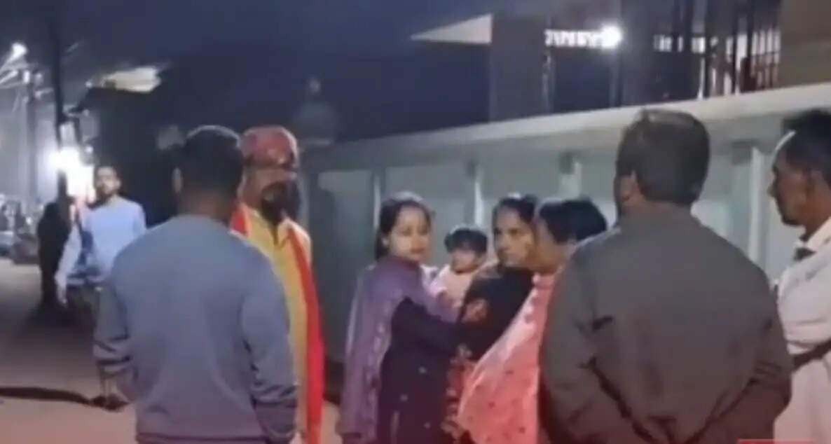 मोरान में आभूषण व्यापारी से लूट