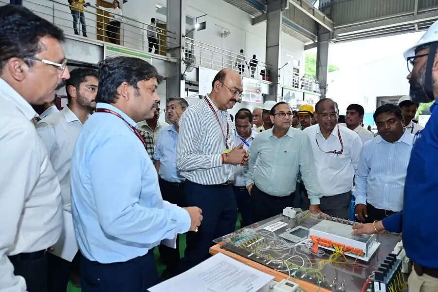 रेलवे बोर्ड के सदस्य ने कामाख्या कोचिंग डिपो का किया निरीक्षण