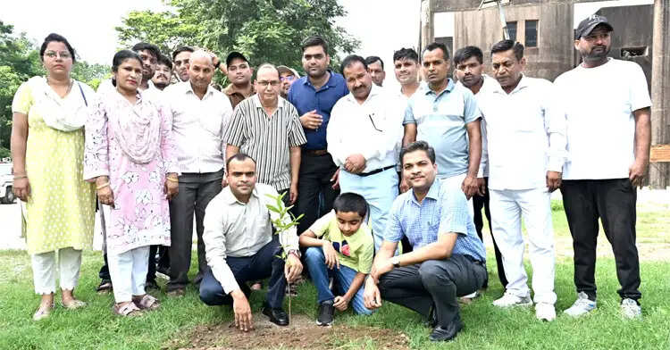 हरेला पर्व पर पर्यावरण संरक्षण का संकल्प: प्रशासन व पुलिस ने किया पौधरोपण