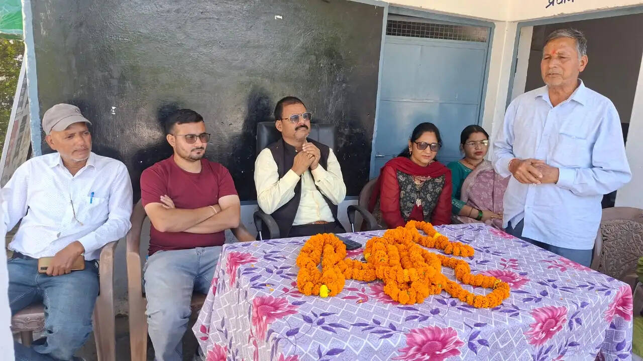 जनता प्रत्येक जनप्रतिनिधि से लें उनके कार्यकाल का हिसाबः धनाई