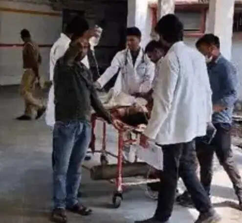 महिला को चाकुओं से गोदकर सिरफिरे प्रेमी ने मौत को गले लगाया