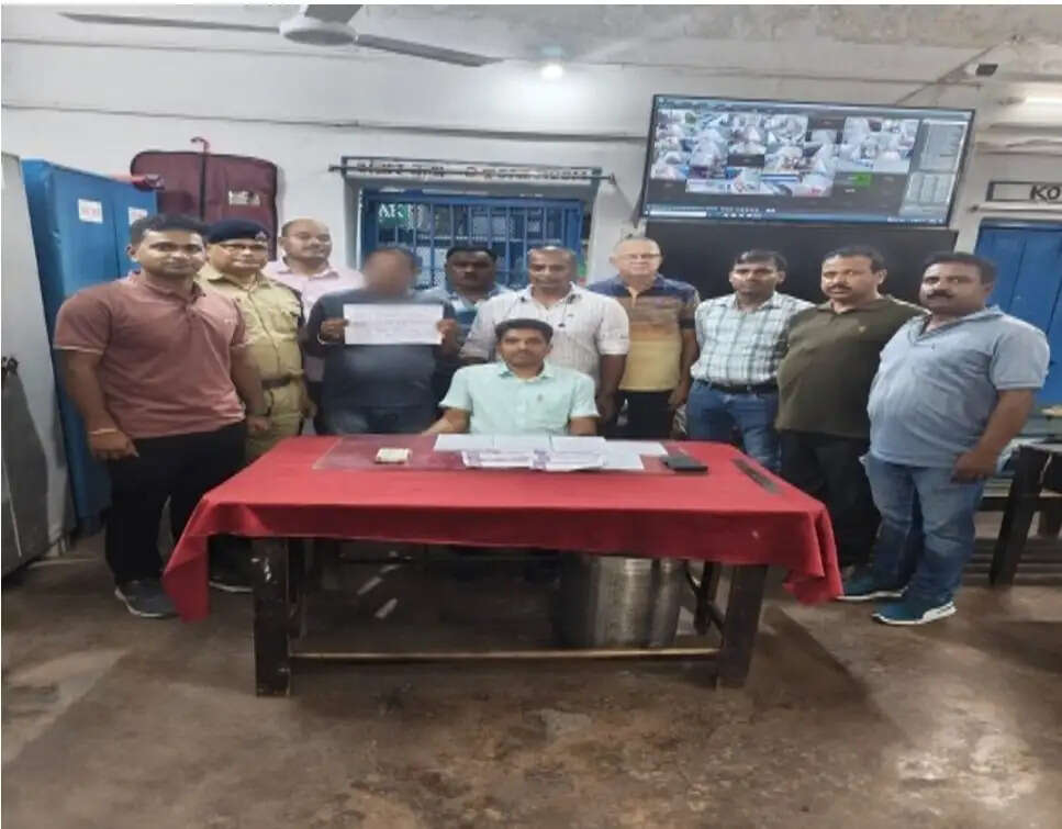 बालेश्वर में आरपीएफ के संयुक्त अभियान में टिकट दलाल गिरफ्तार