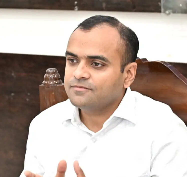कांवड़ मेले से पहले सड़कें हों गड्ढामुक्त, तेज रफ्तार और शराब पीकर वाहन चलाने वालों पर कार्रवाई के निर्देश