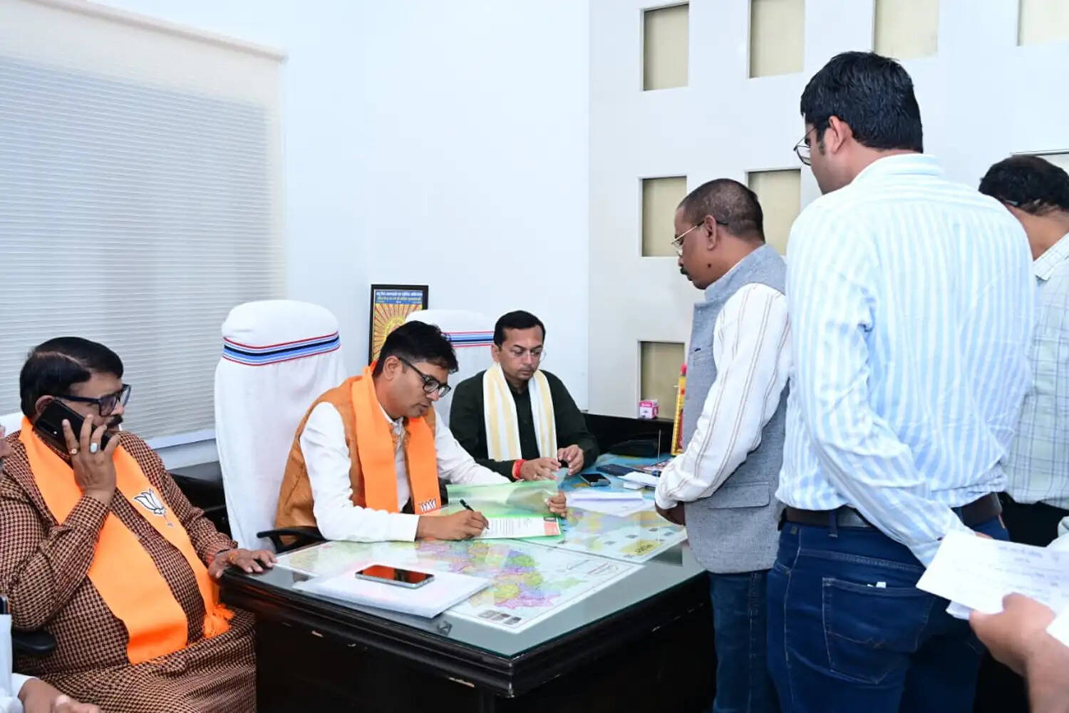 भाजपा प्रदेश कार्यालय में वित्त मंत्री ओपी चौधरी ने किया कार्यकर्ताओं से संवाद