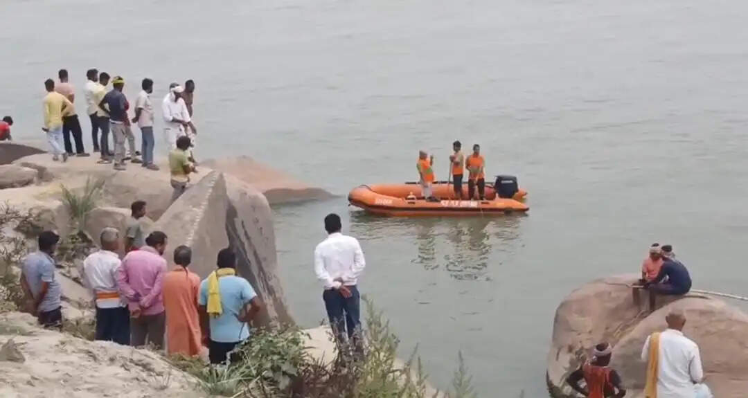 गंगा स्नान के दौरान दो युवक डूबे युवक का शव बरामद