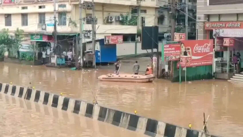 राष्ट्रीय राजमार्ग पर जल जमाव ,आवाजाढही ठप