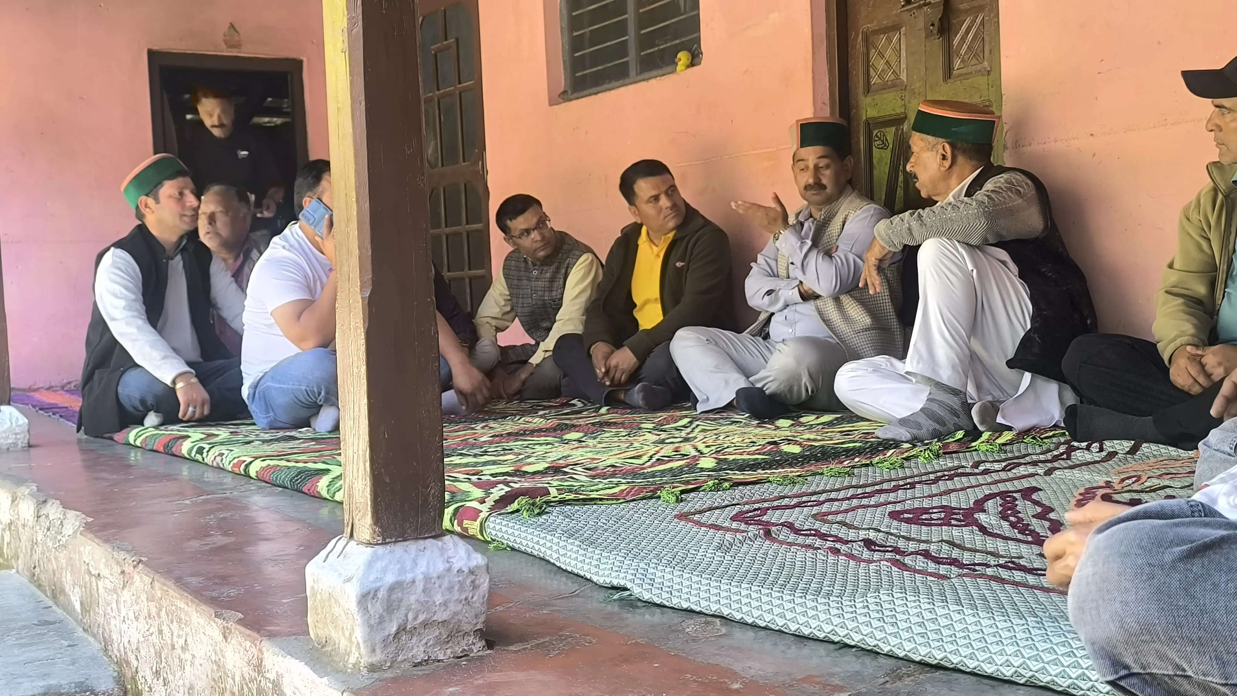 उपमुख्य सचेतक ने सड़क हादसे के परिवारों से मिलकर जताई संवेदनाएं, दी आर्थिक सहायता