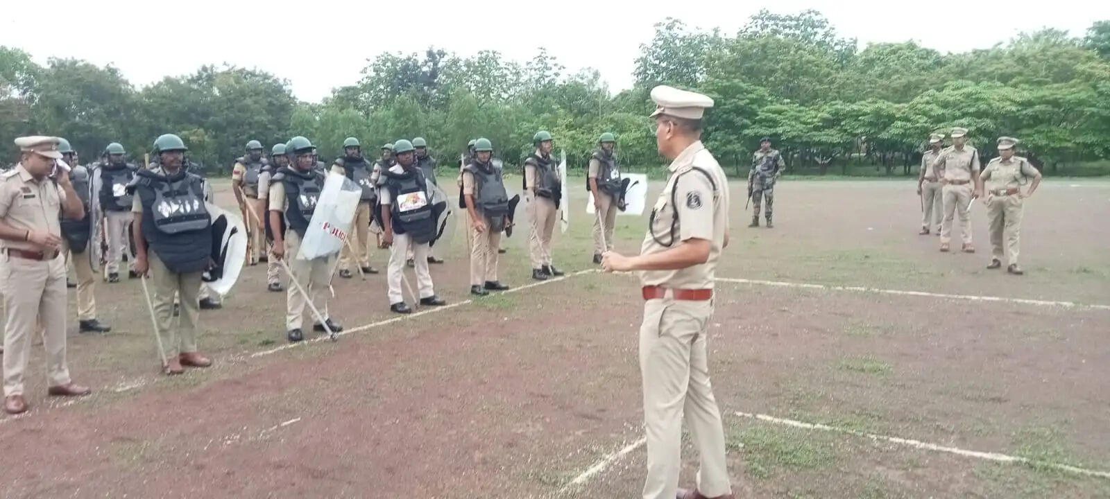 जांजगीर पुलिस लाइन में बलवा ड्रिल का अभ्यास, दंगा नियंत्रण और आपात स्थिति से निपटने जवानों को दिया विशेष प्रशिक्षण