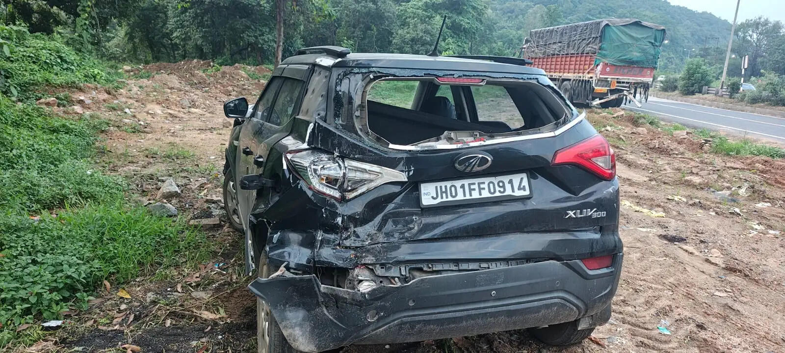 अनियंत्रित ट्रेलर ने चुट्टूपालू घाटी में आधा दर्जन वाहनों को मारी टक्कर, एक की मौत