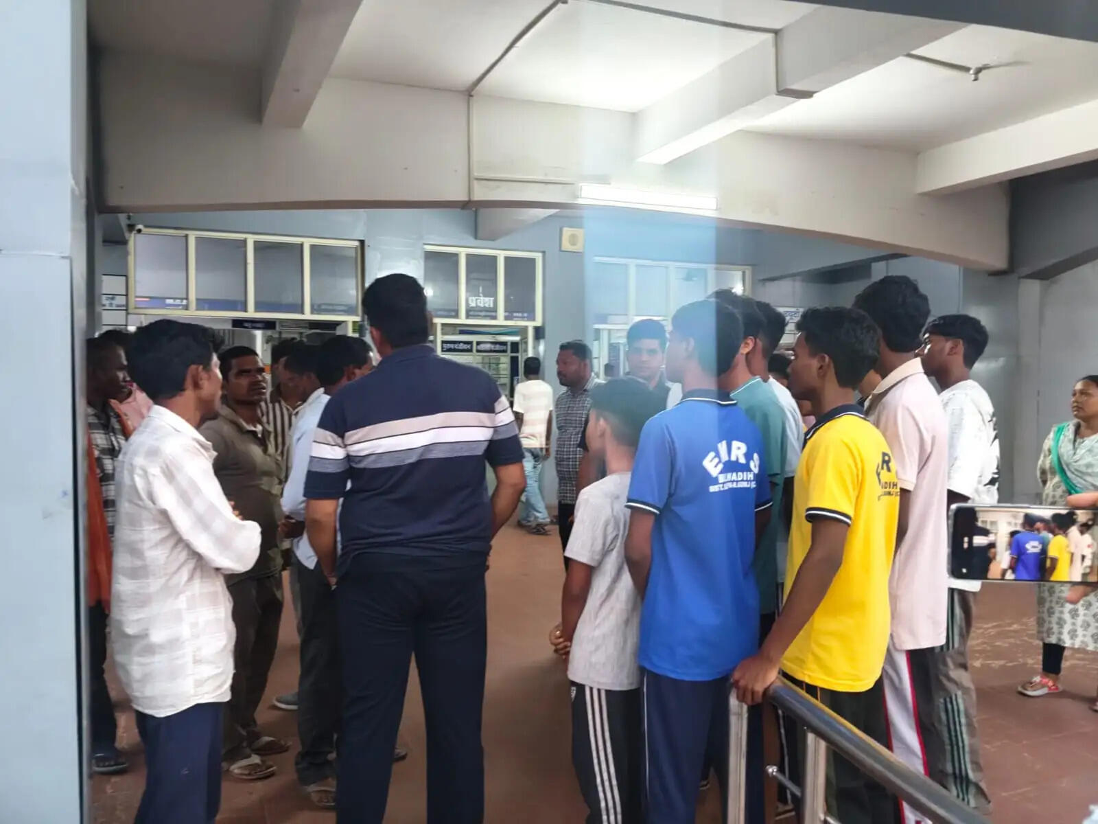बलरामपुर के एकलव्य विद्यालय में 9वीं के आठ छात्रों की पिटाई का आरोप, अस्पताल पहुंचे बच्चें तो मचा हड़कंप, प्रबंधन पर उठे गंभीर सवाल