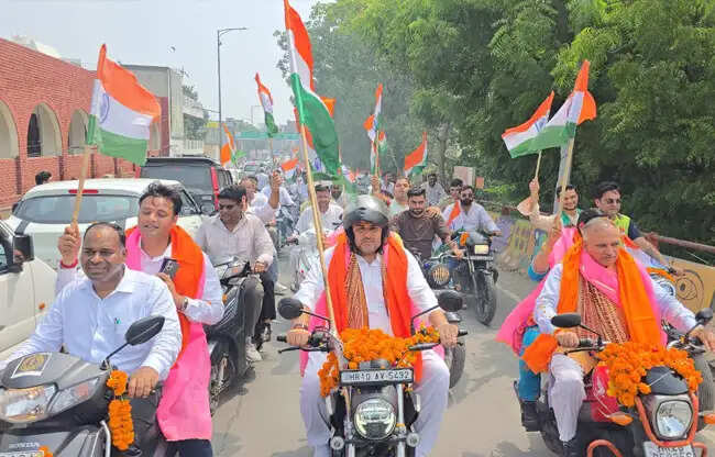 सोनीपत: अग्रसेन चौक से उठी देशभक्ति की लहर, तिरंगा यात्रा से गूंजा शहर