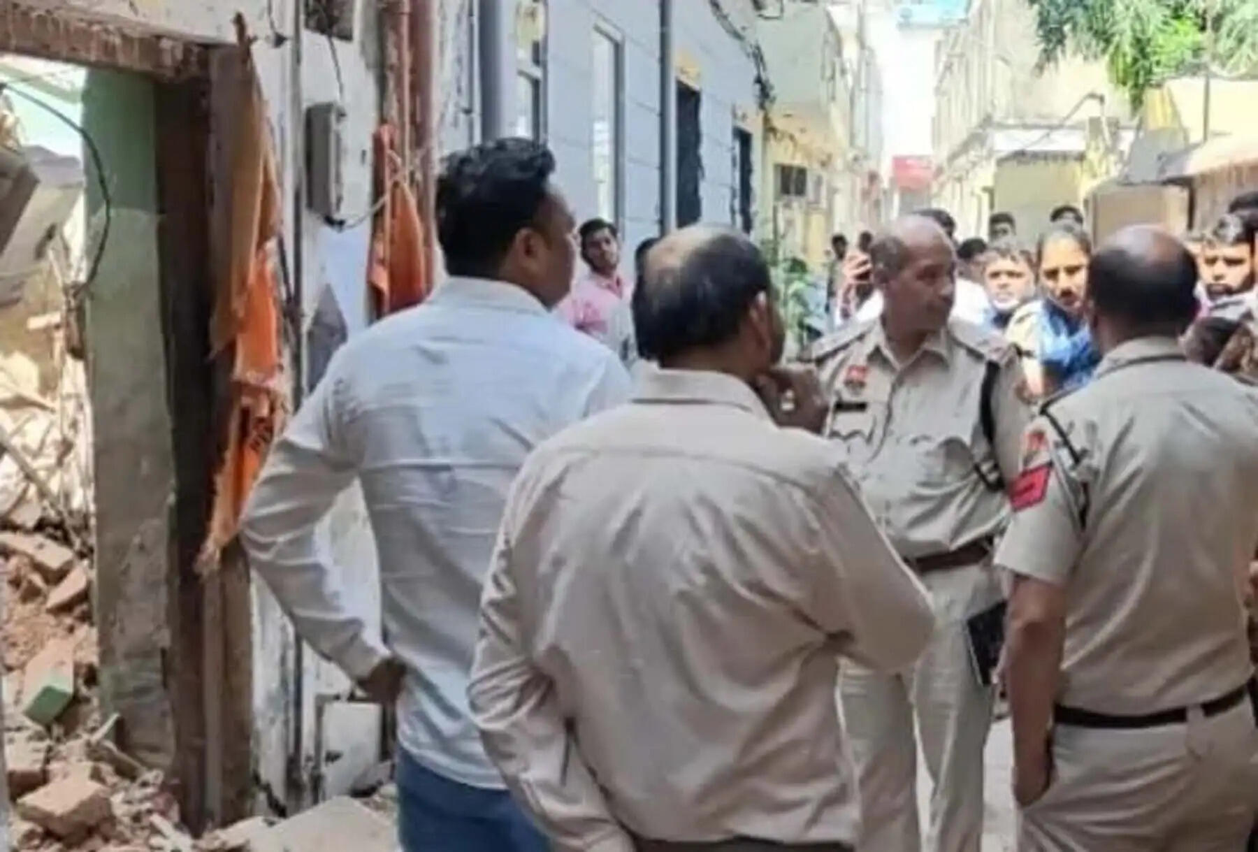 गुरुग्राम: जर्जर मकान तोडऩे के दौरान छत ढहने से दो महिला श्रमिक घायल