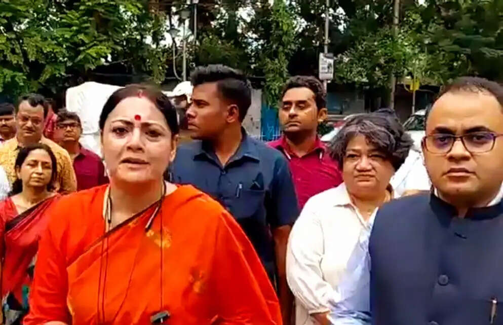 कोलकाता के कॉलेज स्ट्रीट को 'नो व्हीकल ज़ोन' बनाने की तैयारी, मंत्री अग्निमित्रा पाल ने किया निरीक्षण
