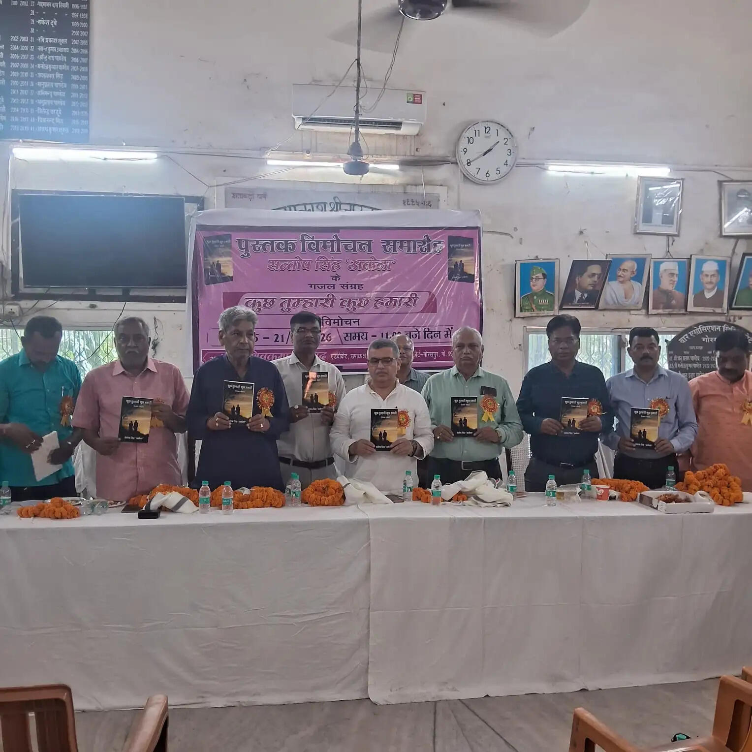 दुष्यंत की रचनाओं के समकक्ष हैं संतोष सिंह अकेला की ग़ज़लें : प्रो. अनंत मिश्रा
