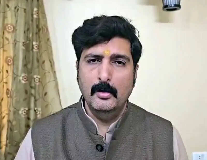 होली में दुश्मनों के भी गले मिलने की परंपरा है ऐसे में कांग्रेस का होली न खेलने का निर्णय घोर अपराध :अमित चिमनानी