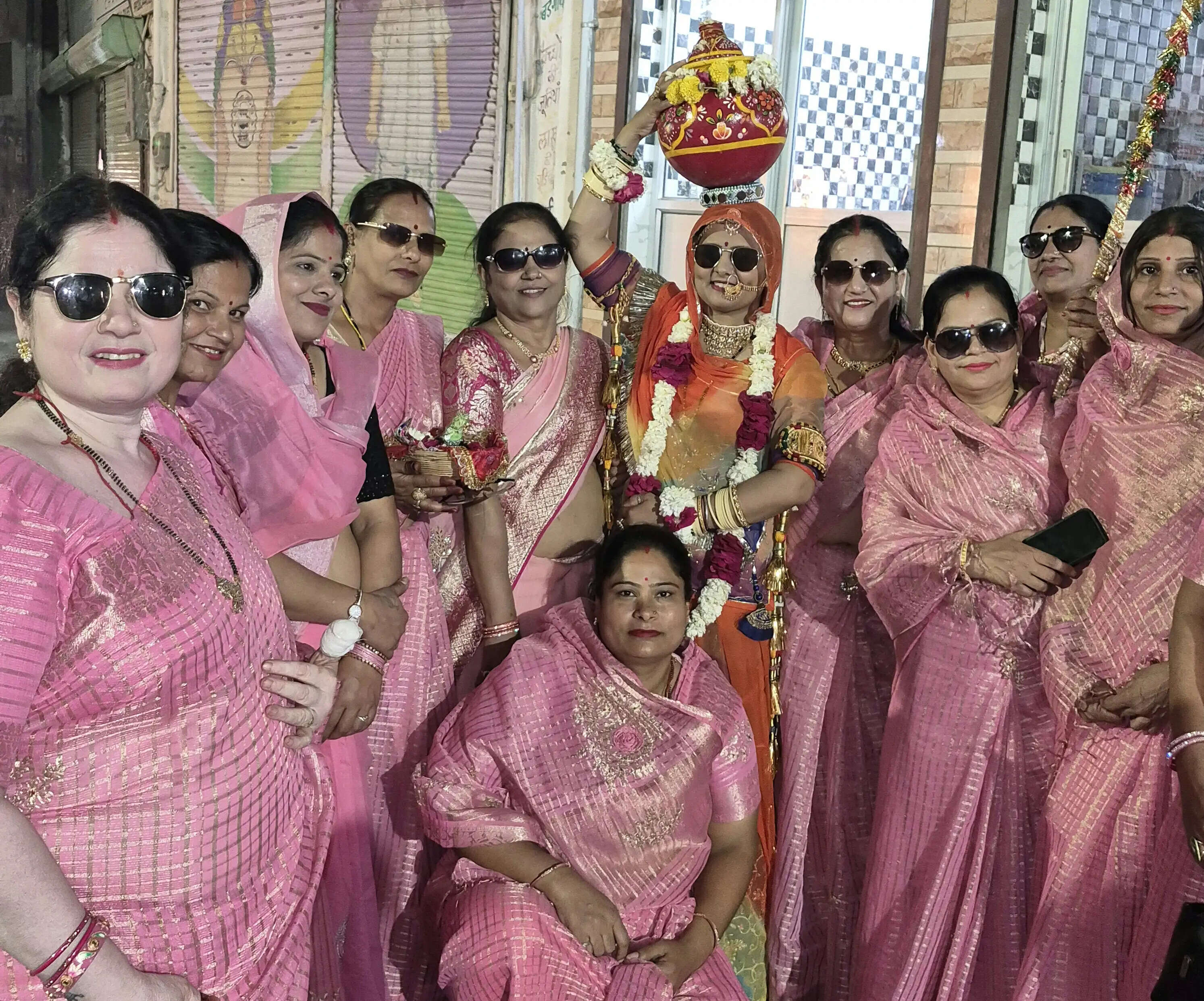 गणगौरी तीज नजदीक : शहर में गूंज रहे गणगौर पूजन के गीत