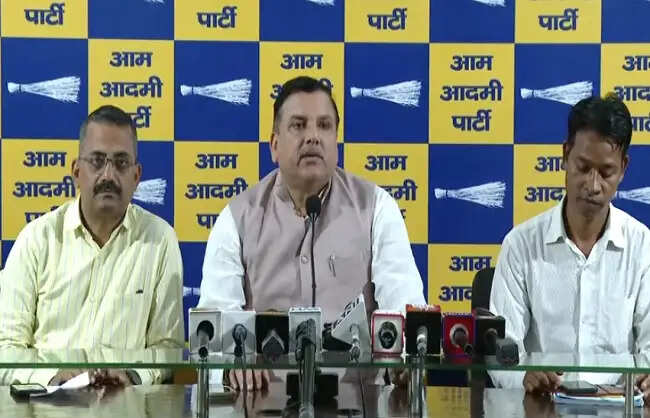 आम आदमी पार्टी ने ओडिशा में आदिवासियों की जमीन अधिग्रहण पर सरकार से कार्रवाई रोकने की मांग की