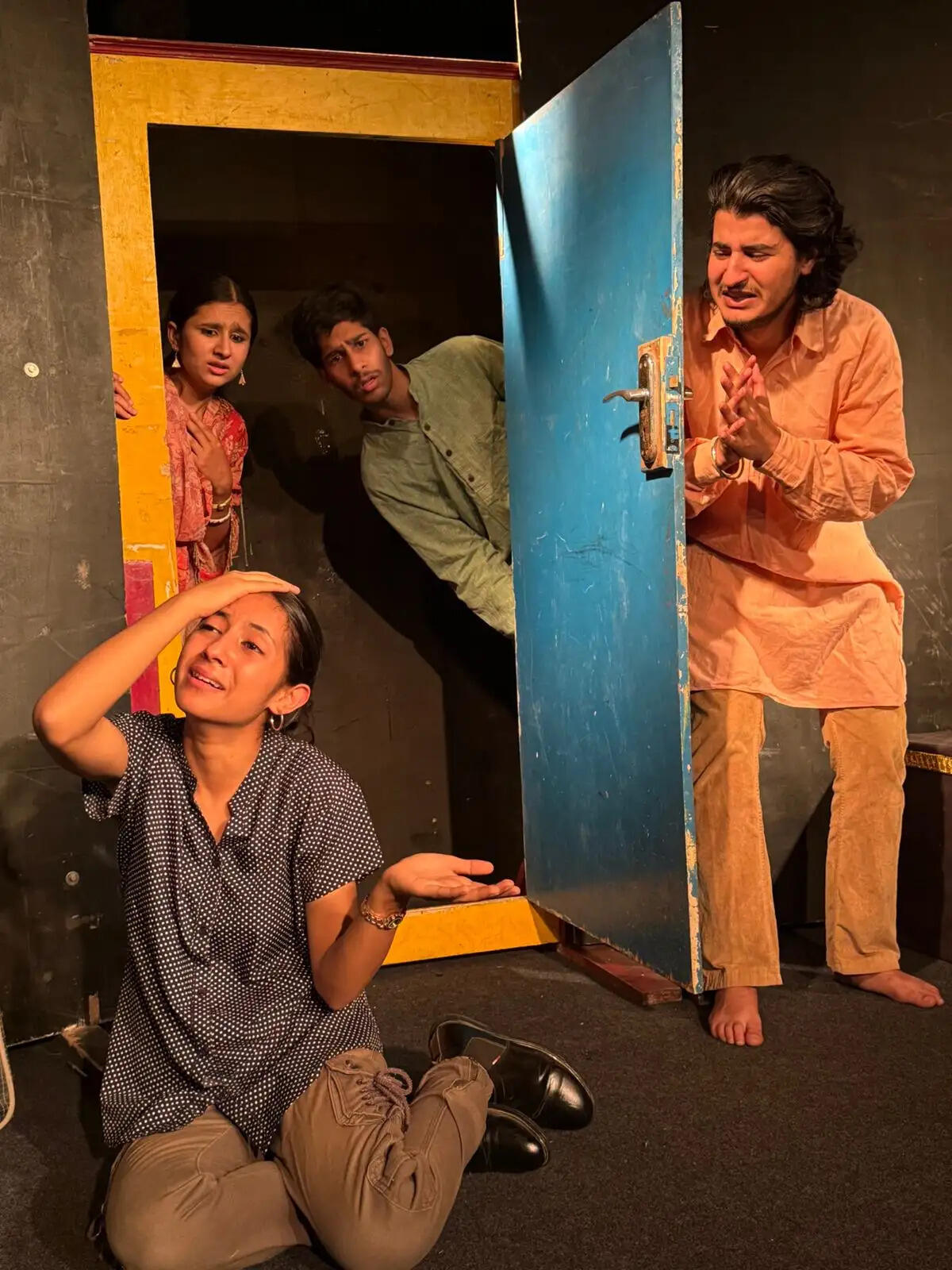 नटरंग के संडे थिएटर सीरीज में हास्य नाटक ‘चोर’ ने दर्शकों को खूब गुदगुदाया
