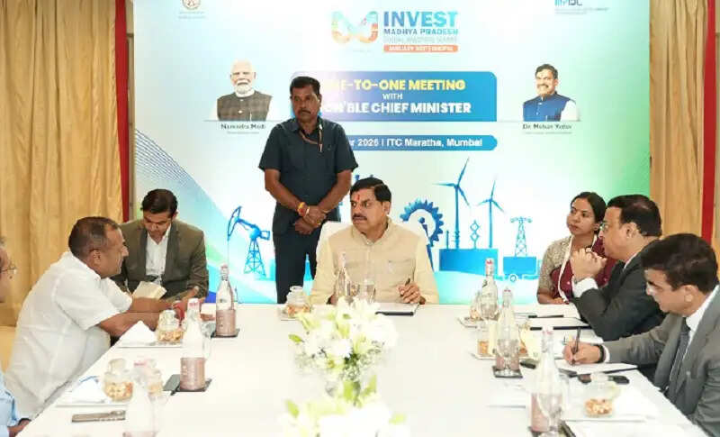 मप्र के मुख्यमंत्री ने मुम्बई में वस्त्र, उच्च शिक्षा, उर्वरक व फार्मा क्षेत्र के उद्योगपतियों से की वन टू वन चर्चा