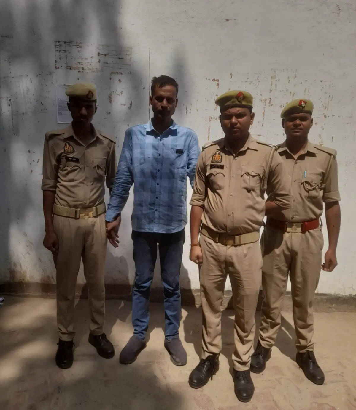 मीरजापुर में एक लाख की हेरोइन के साथ तस्कर गिरफ्तार