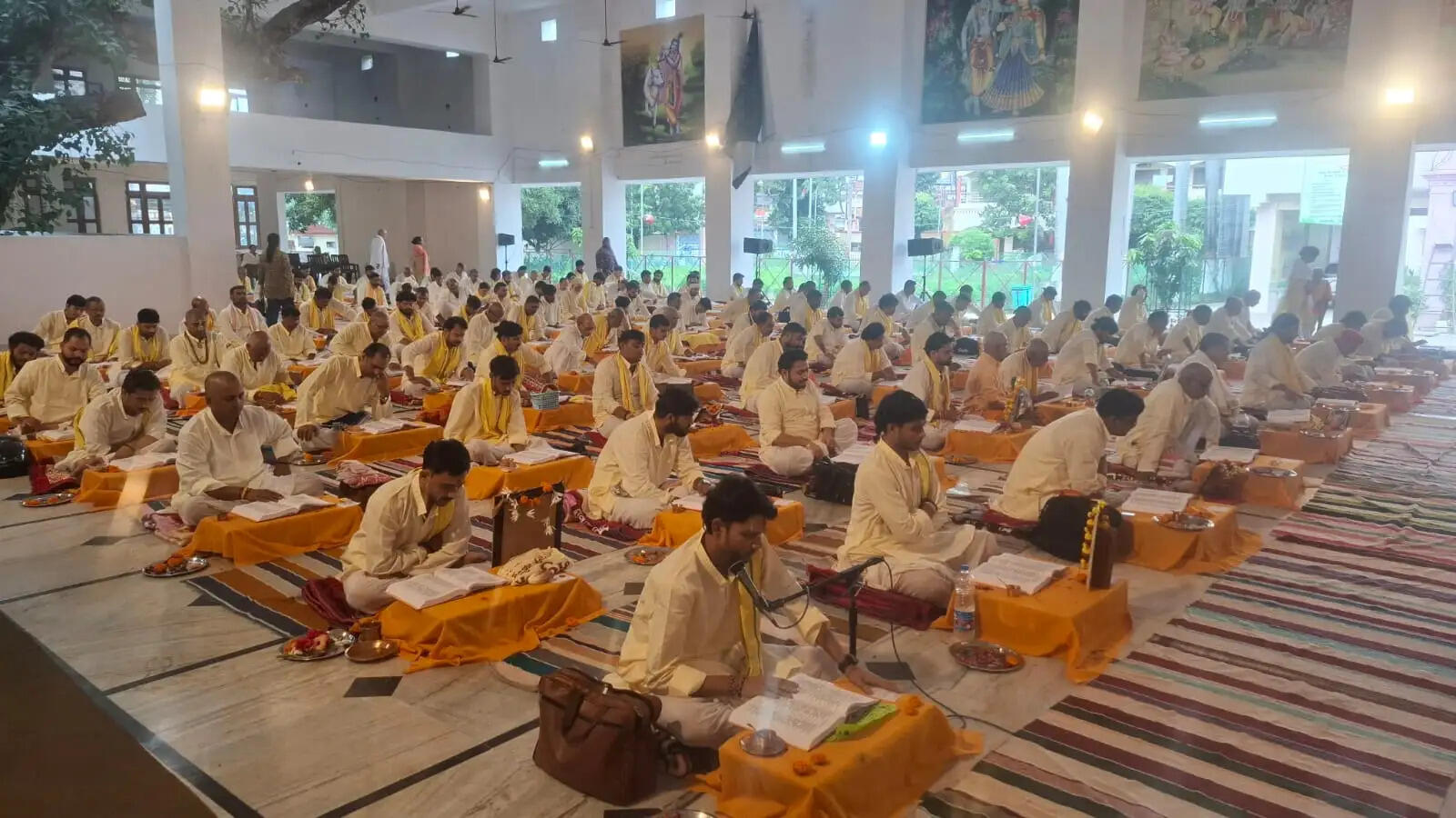 भगवान का नाम ही संसार सागर से पार होने का अमोघ अस्त्र : आचार्य योगेन्द्र मिश्र