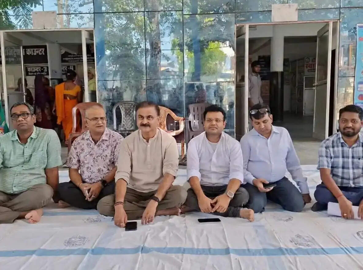 सरकारी अस्पतालों में ओपीडी सेवा बंद, इलाज कराने पहुंचे मरीज परेशान