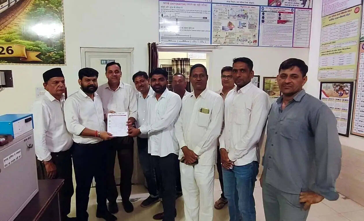 हिसार : आदमपुर में ट्रेनों की लेटलतीफी और निरस्तीकरण से दैनिक यात्री परेशान