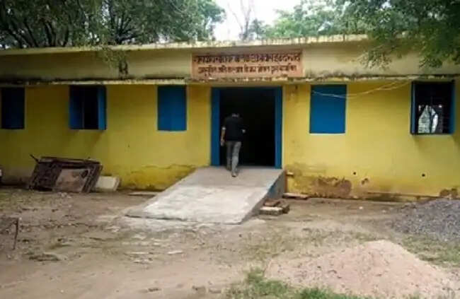 दतियाः अनुसूचित जाति सीनियर बालक छात्रावास अधीक्षक निलंबित