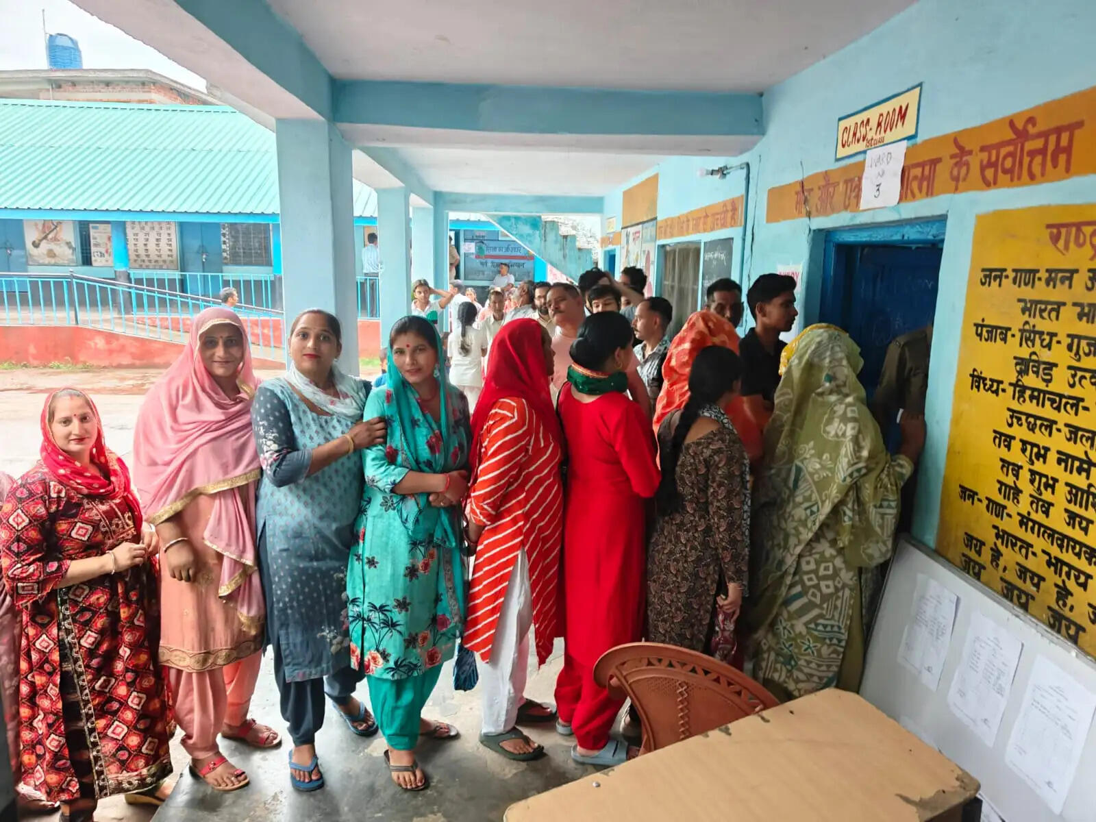 हिमाचल पंचायत चुनाव: तीसरे चरण में रिकॉर्ड 80 फीसदी से ज्यादा वोटिंग, महिलाओं ने पुरुषों को पीछे छोड़ा