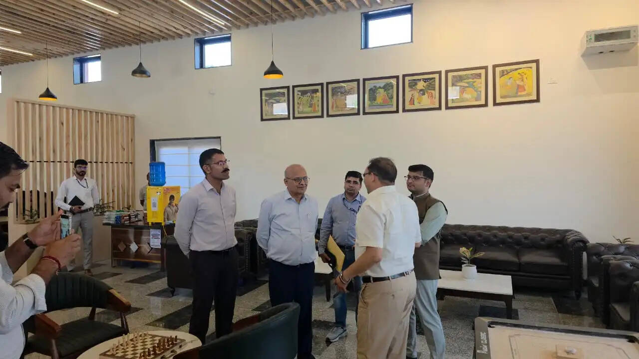 रेलवे एजीएम ने देखी विकास केंद्र की प्रशिक्षण व्यवस्था