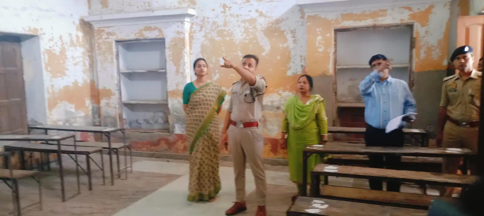 होमगार्ड परीक्षा केन्द्रों का जिलाधिकारी&nbsp;व पुलिस अधीक्षक ने निरीक्षण कर दिए निर्देश