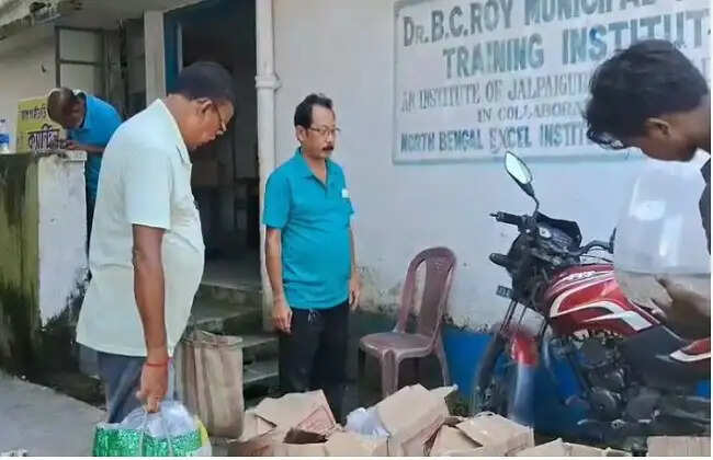 मच्छरों के लार्वा को नष्ट करने के लिए छोड़ी गई 46 हजार गप्पी मछलियां