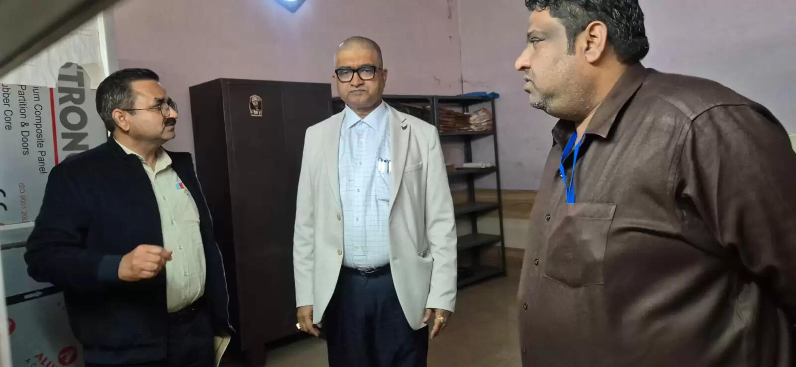 एआरटीओ कार्यालय में सफाई न देख डीएम ने लगाई फटकार