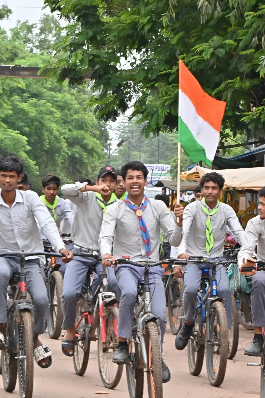 वंदे मातरम्’ के 150 वर्ष पूर्ण होने पर धमतरी में निकली साइकिल तिरंगा यात्रा
