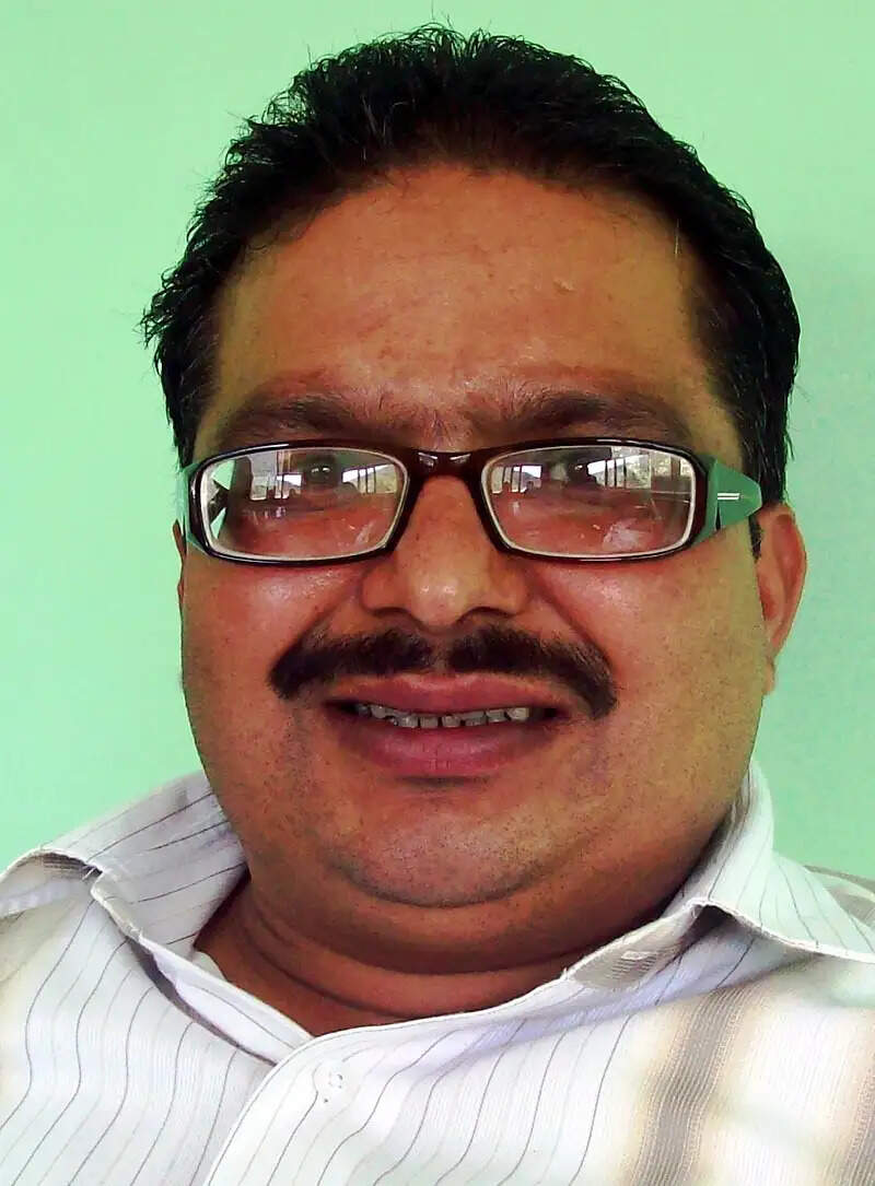 सभासद जोशी ने की मल्लीताल पार्किंग को ठेके पर न देने की मांग