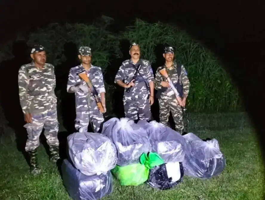 एसएसबी ने 205 किलो गांजा किया जब्त,तस्कर फरार