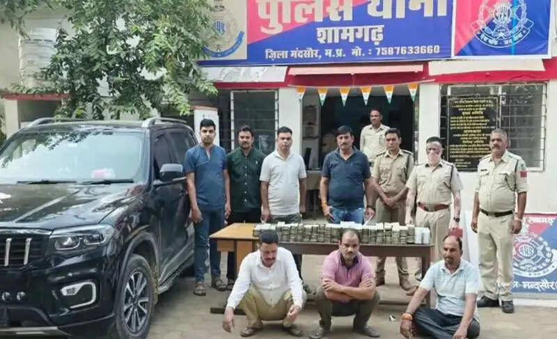 मप्र के मंदसौर में बिना नंबर की कार में मिले 1.29 करोड़ रुपये नकद, तीन गिरफ्तार