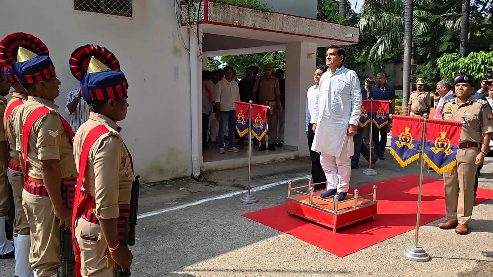 काशी को बदनाम करने की साजिश, सीवर में डाली गईं बालू-गिट्टी की बोरियां : एके शर्मा