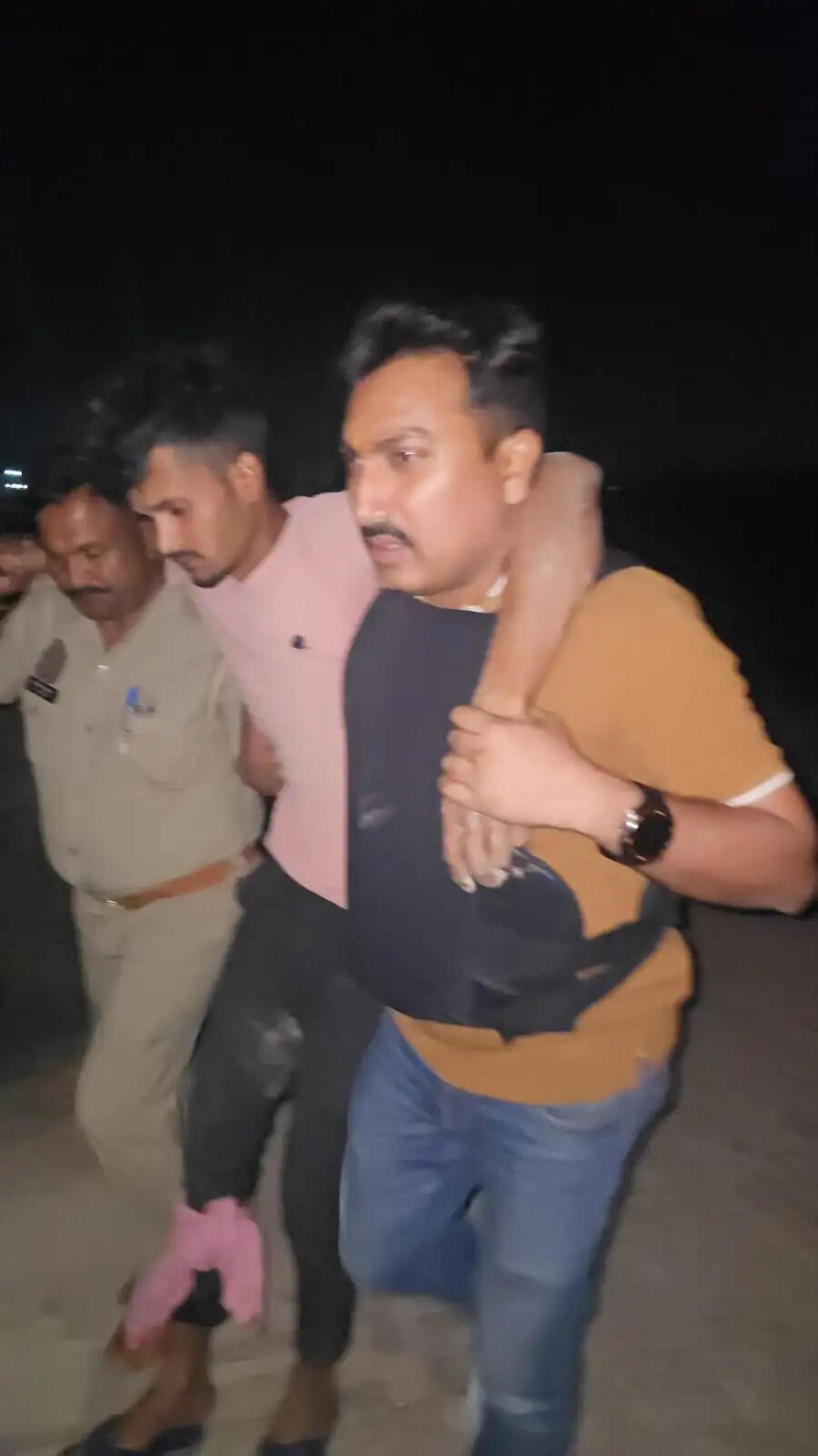 मुठभेड़ : हत्या के दो आरोपित घायल , तमंचा-कारतूस व चाकू बरामद