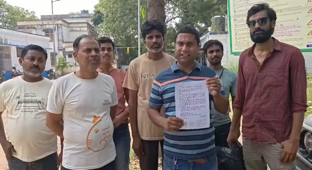 गैस एजेंसी की मनमानी से परेशान उपभोक्ताओं ने एसडीओ से लगाई गुहार